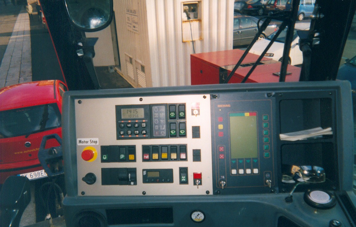 Autovictor Crane Real Cockpit