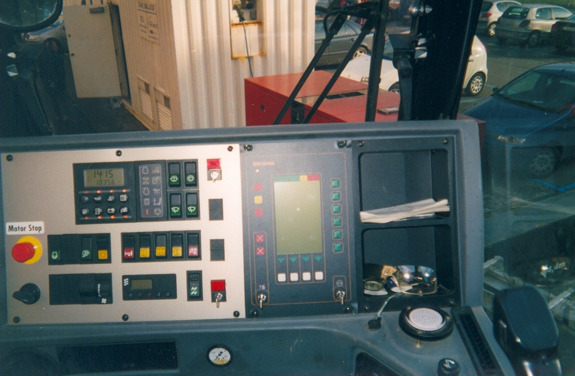 Autovictor Crane Real Cockpit